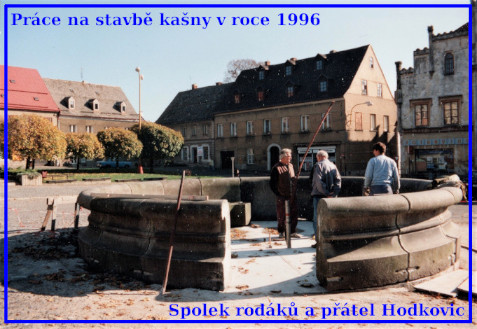 Spolek rodáků a přátel Hodkovic - Práce na stavbě kašny v roce 1996